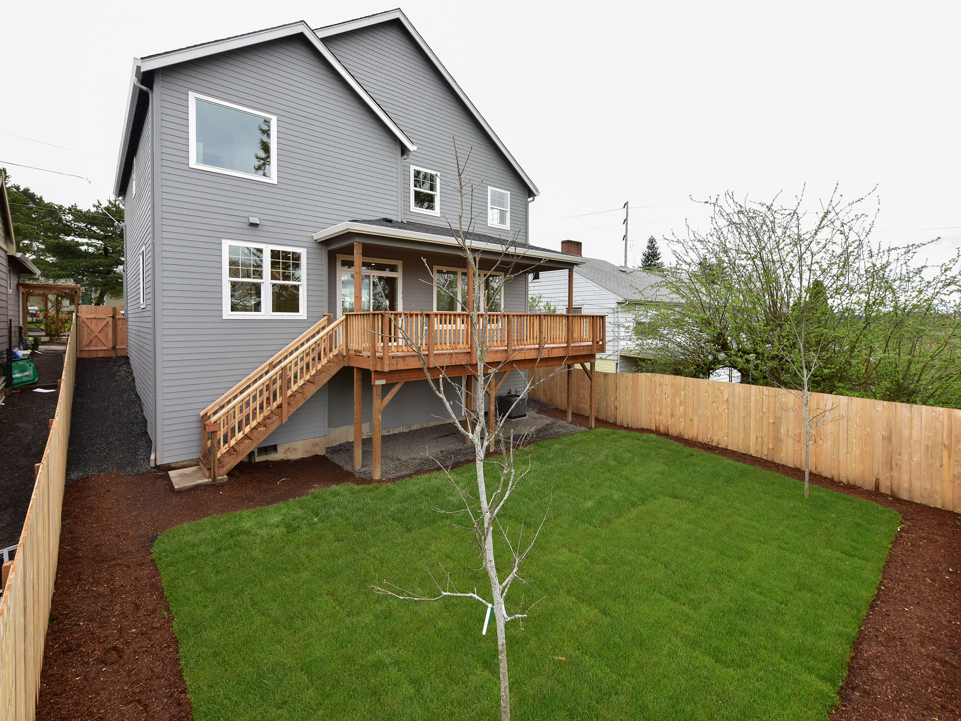 Hilltop Craftsman Backyard 1